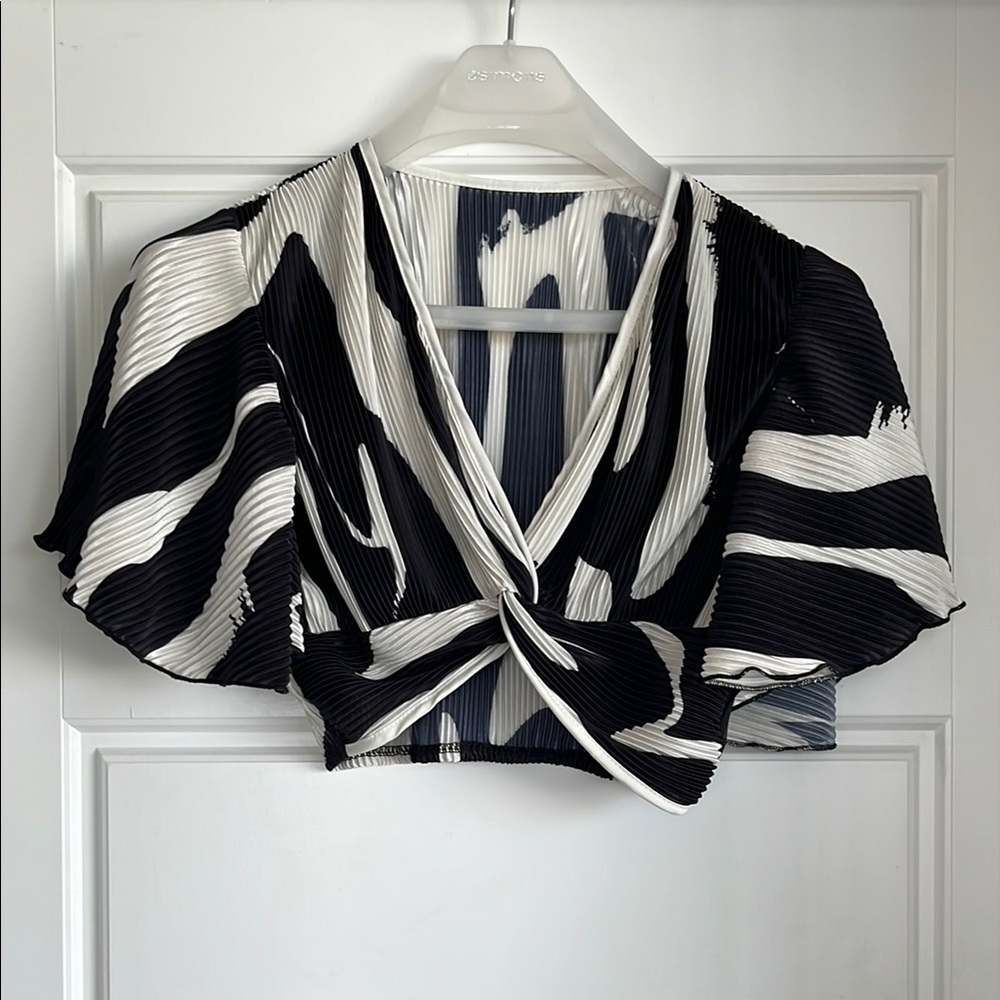 SHEIN - black and white twist crop top